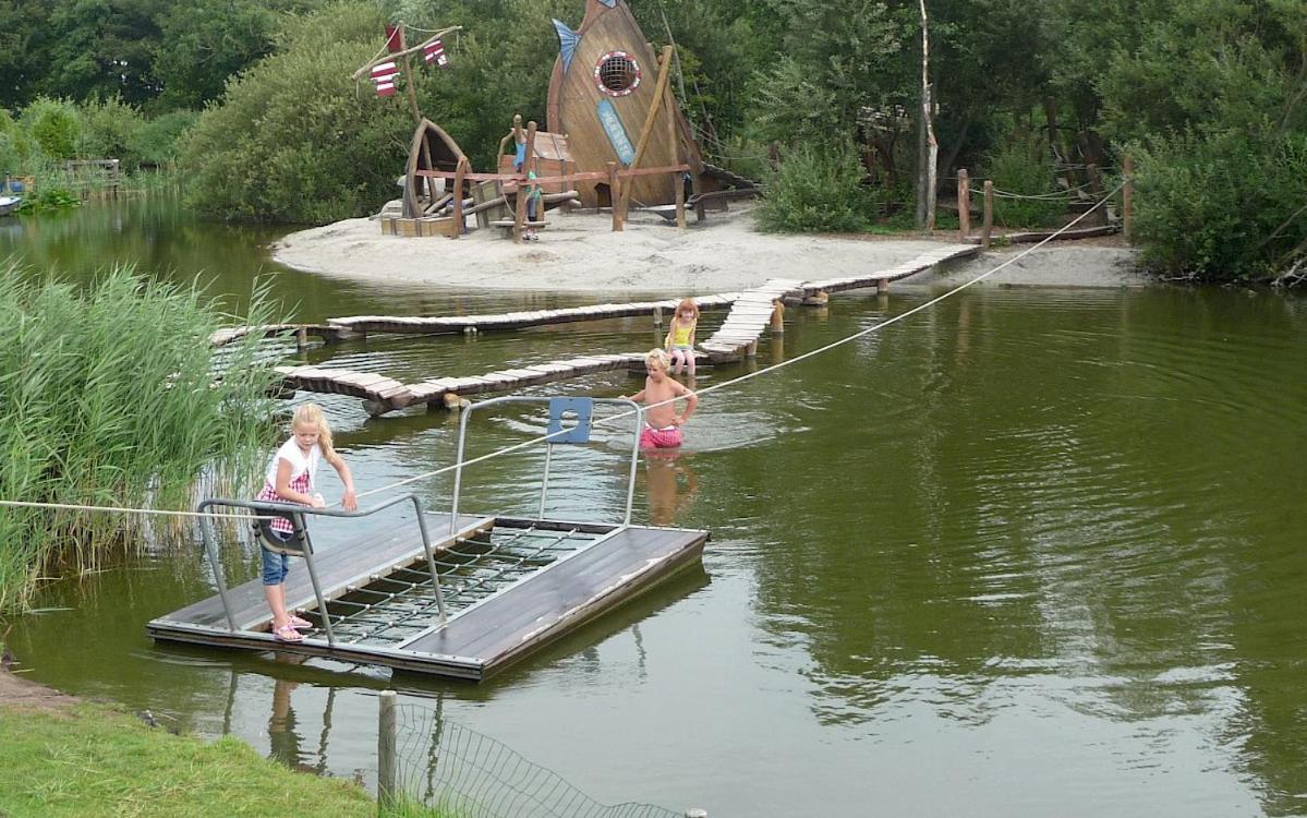 Chalet Makkum C99B Met Prive Gelegen Tuin Aan Het Water Exterior foto