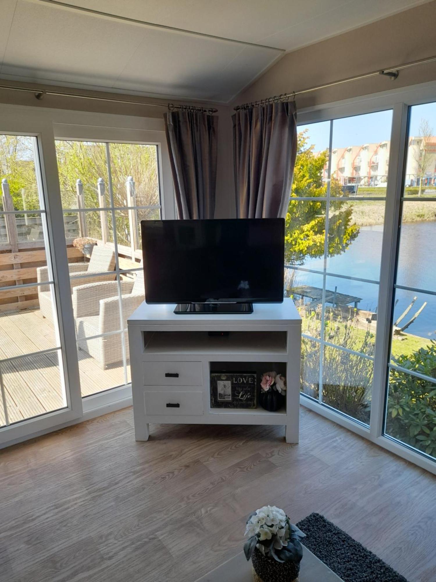 Chalet Makkum C99B Met Prive Gelegen Tuin Aan Het Water Exterior foto