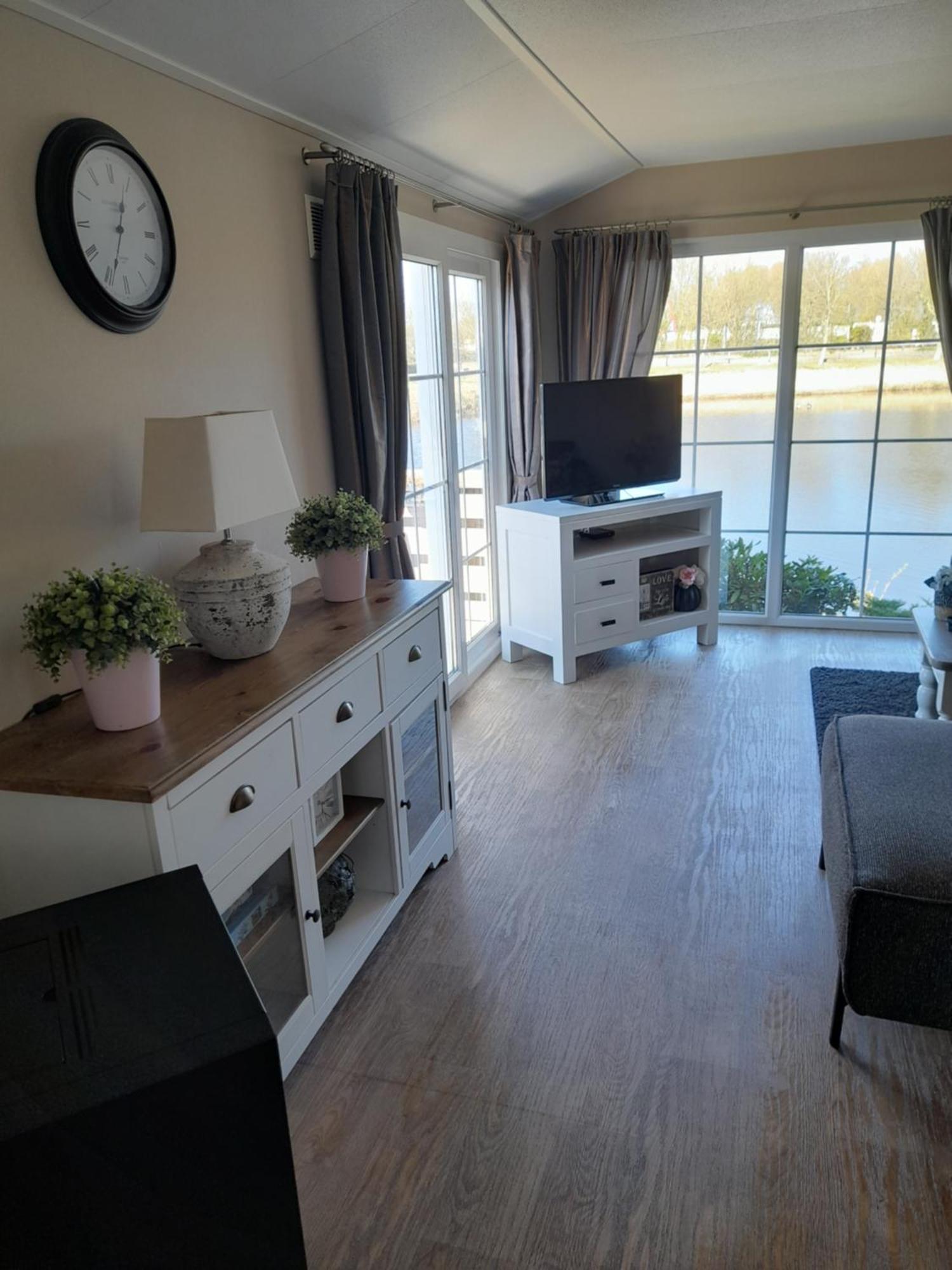 Chalet Makkum C99B Met Prive Gelegen Tuin Aan Het Water Exterior foto