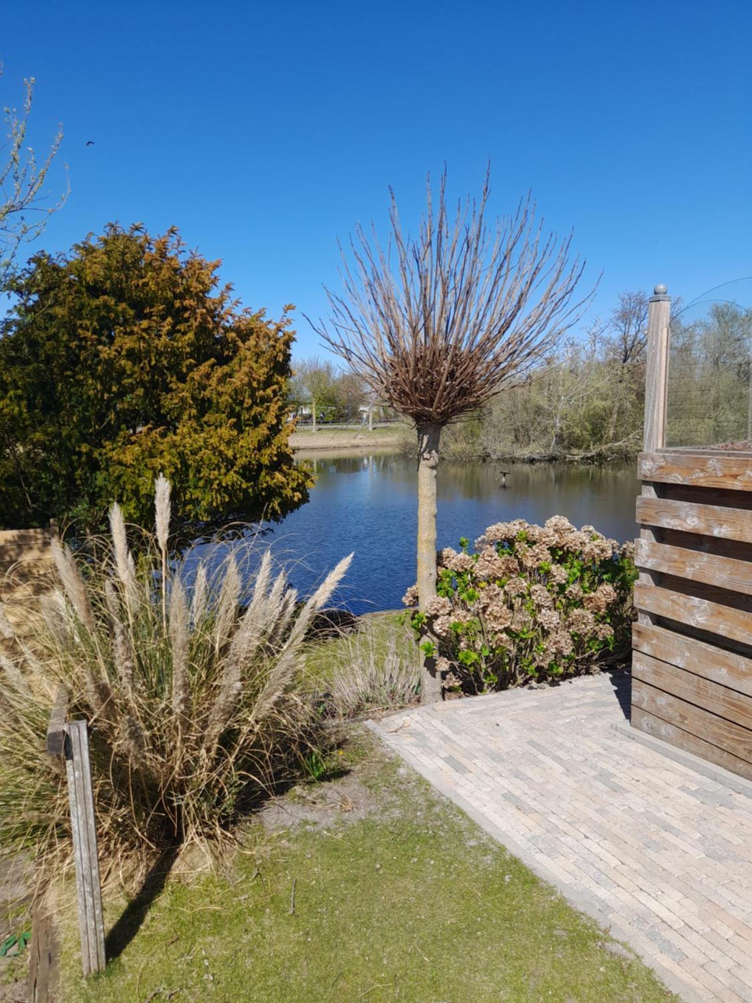 Chalet Makkum C99B Met Prive Gelegen Tuin Aan Het Water Exterior foto