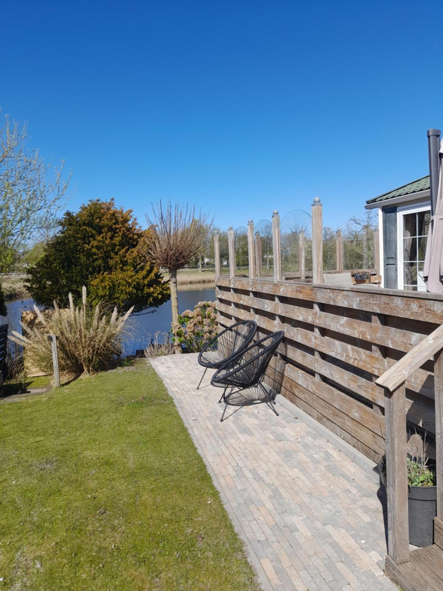 Chalet Makkum C99B Met Prive Gelegen Tuin Aan Het Water Exterior foto